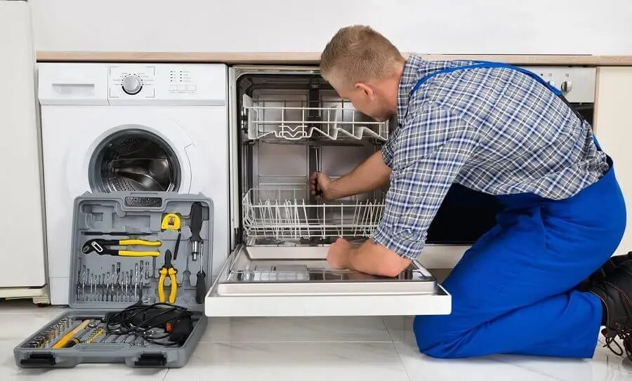 Beypazarı Viessmann servisi teknisyen ekibi beyaz eşya tamiri yaparken